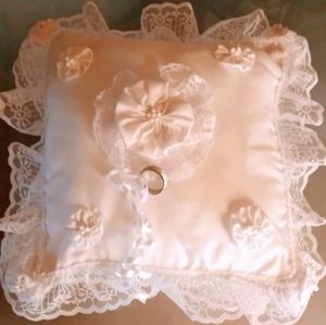 Beautiful ring bearer pillow (all white) 10"x10"
